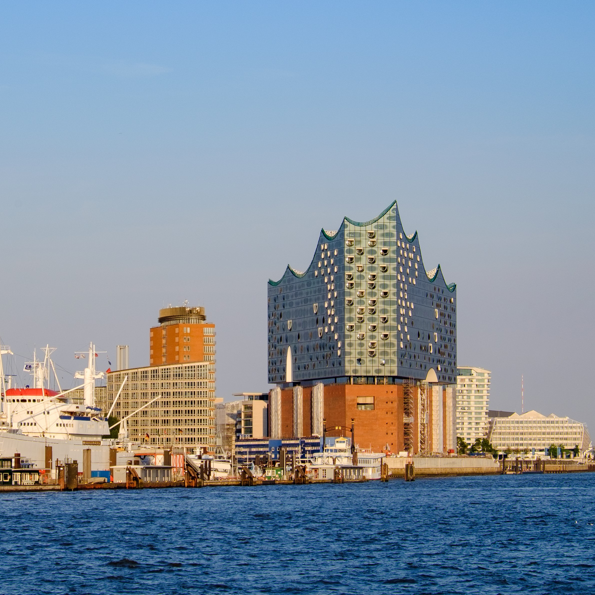 Blick auf die Elbphilharmonie in Hamburg